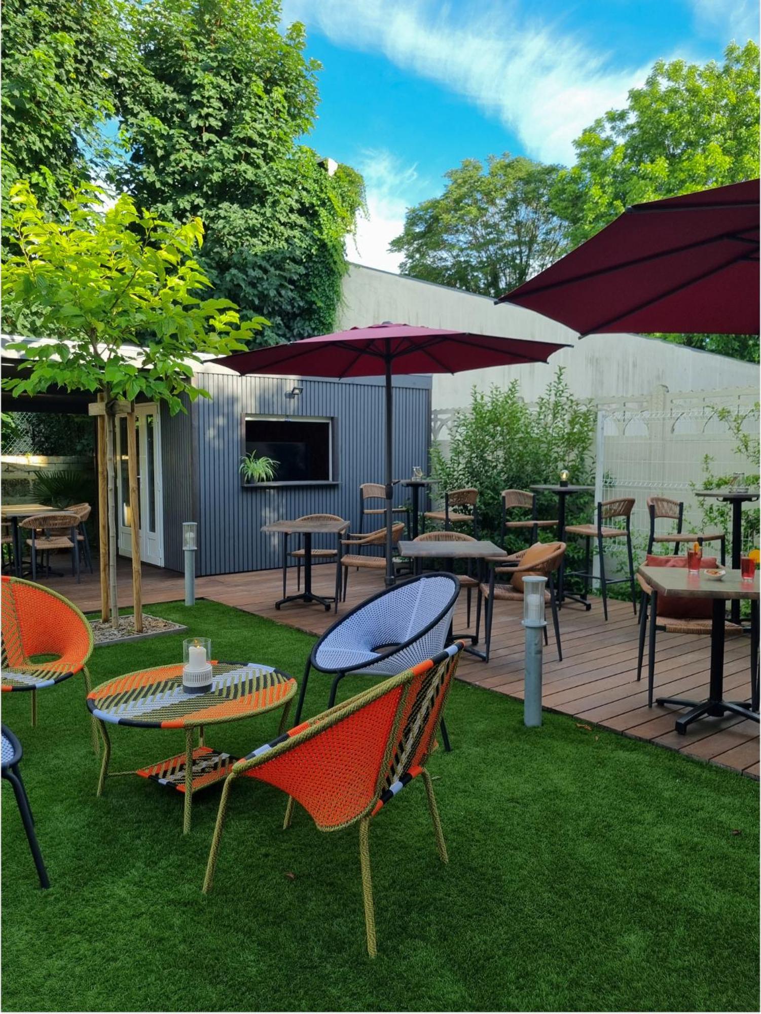 Bloom Hostel Bar & Garden Бордо Экстерьер фото