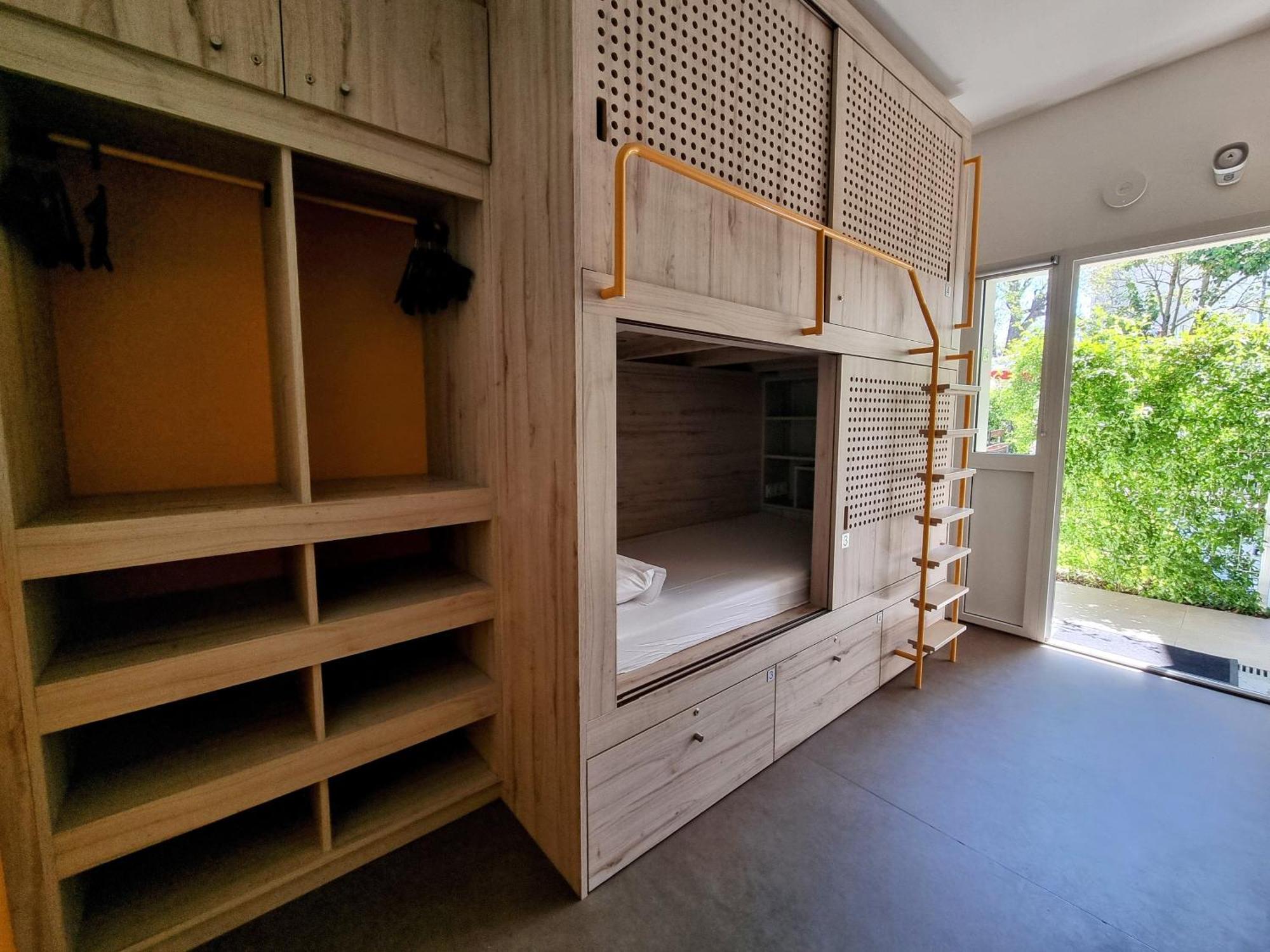 Bloom Hostel Bar & Garden Бордо Экстерьер фото