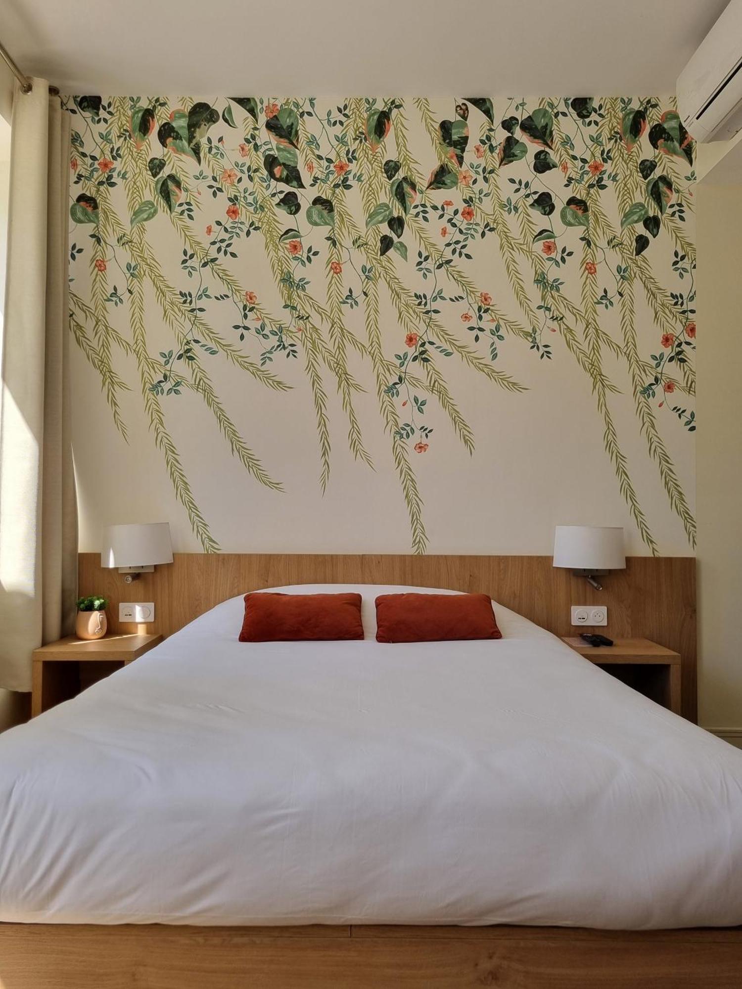 Bloom Hostel Bar & Garden Бордо Экстерьер фото